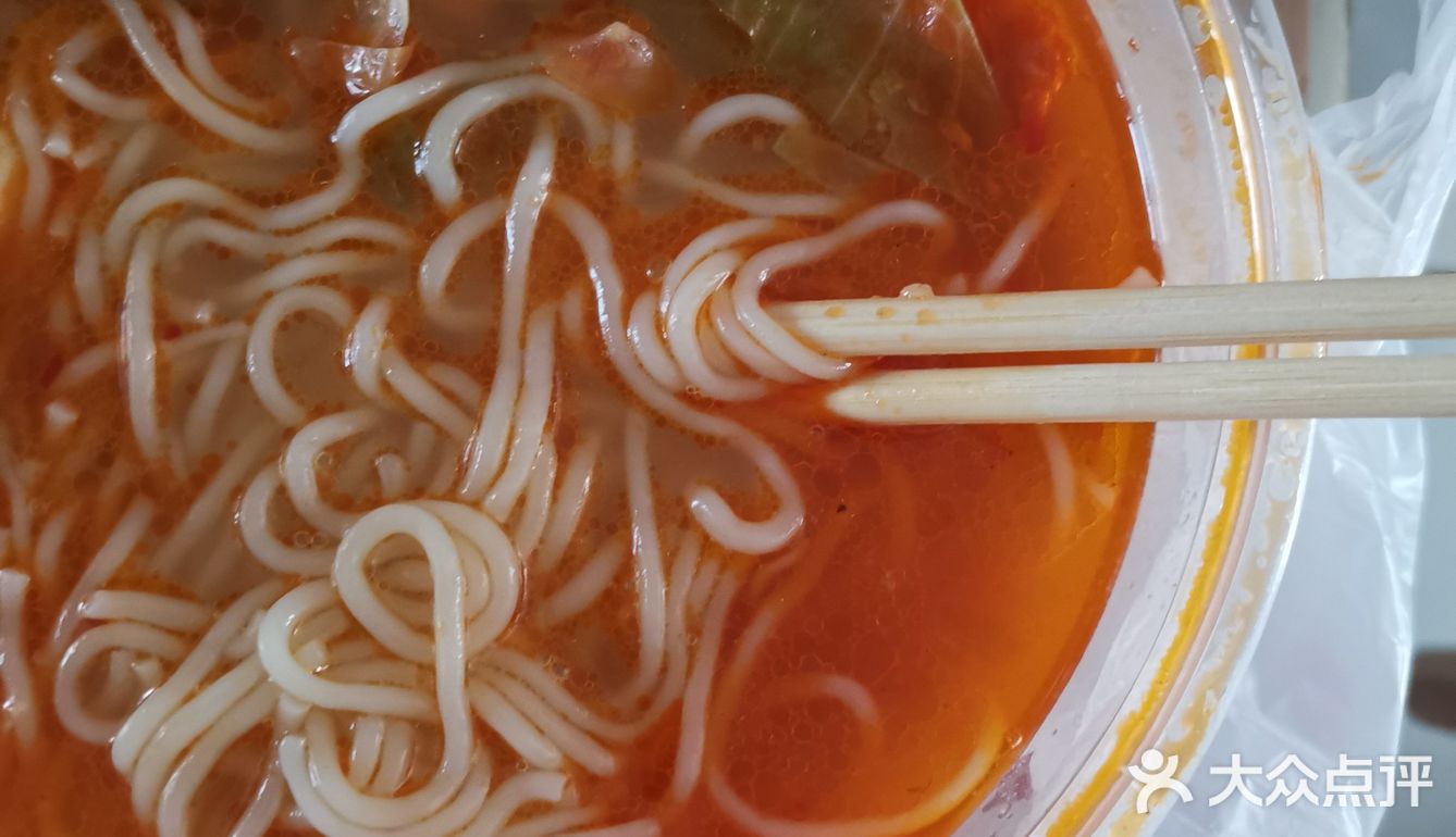 丸子,鹌鹑蛋,海带买的是朝鲜面但是和细米线是一样的