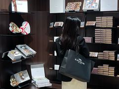 -Laderach 莱德拉(上海环贸iapm店)