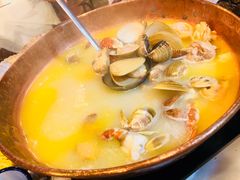 -鲜入围煮花胶鸡海鲜火锅