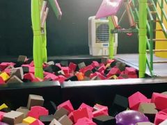 -嘿哟动霸CHUA·新潮玩运动娱乐中心·蹦床滑冰团建乐园