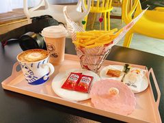 -喵屿·大理花园猫咖