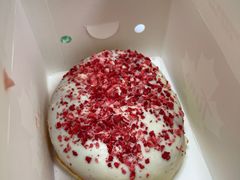 草莓风味夹心甜甜圈-Tims天好咖啡·贝果(凯德大峡谷购物中心店)