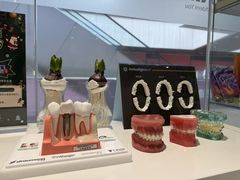 -瑞尔齿科(上海长风大悦城店)