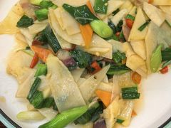 肉片炒春笋-民间瓦缸煨汤館(嵩山路店)