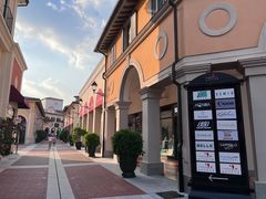 -佛罗伦萨小镇广佛名品奥特莱斯(疏港路店)