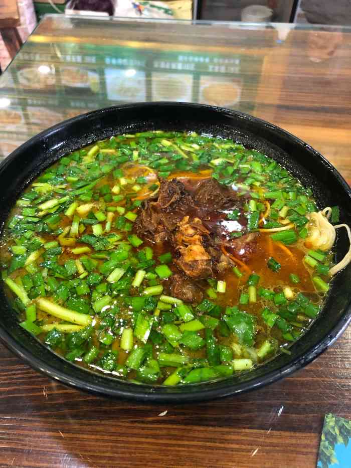 杨记清香斋牛肉拉面-"中午不知道吃啥,转悠转悠就到这儿了,本来.