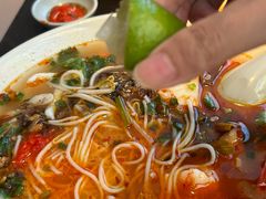 -大头虾越式风味餐厅(光明广场店)