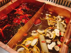 -老牌坊云南鱼豆花火锅(爱建店)