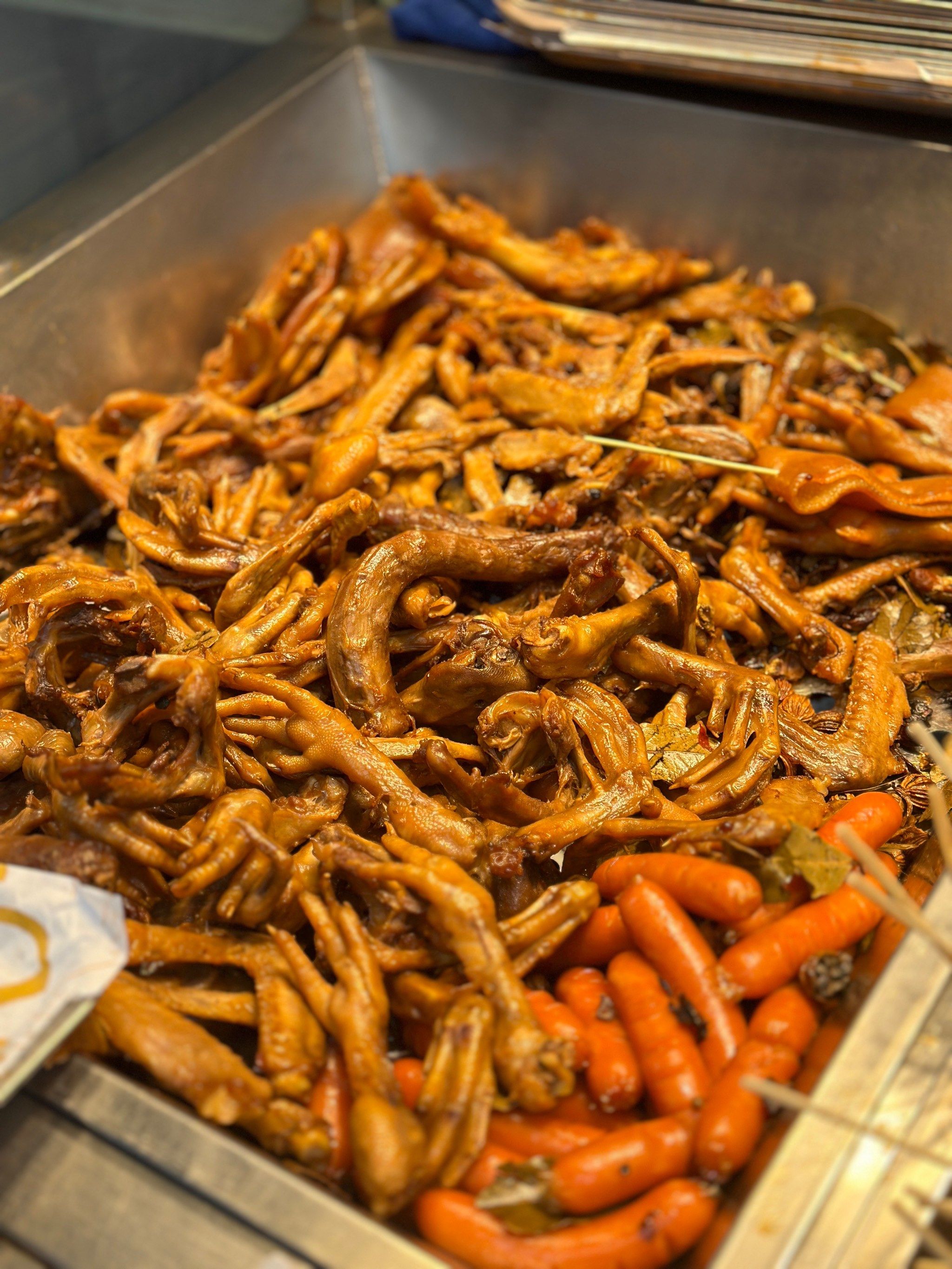 n很入味,有麻辣 五香的,卤味浓郁醇厚,咸淡恰到好处,完