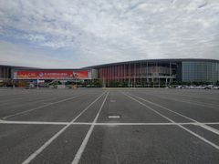 -徐泾东地铁站会展中心-地面停车场