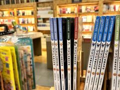 -新华里咖啡书吧(新华书店小寨店)