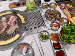 -山野的朋友露营炭火烤肉