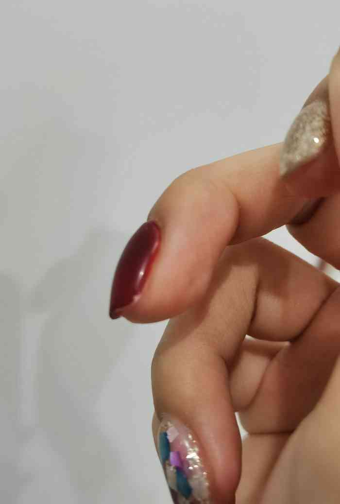 打分 只想说做了6天的美甲就掉了一小块,二百多块钱的美甲就这,第一次