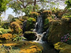 -Chom Cafe and Restaurant