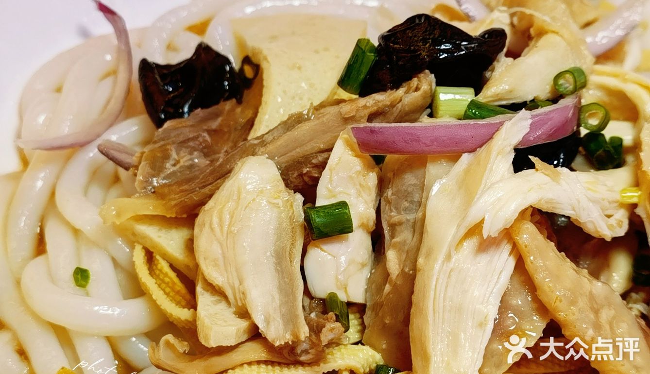 超大肉片的新疆炒米粉我在这里吃到了‼️