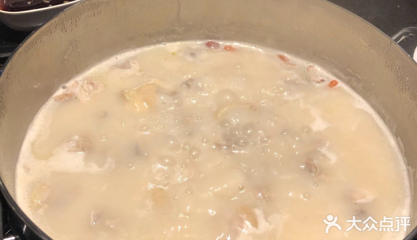 点了套餐另外加菜。服务员非常热情，一直帮忙