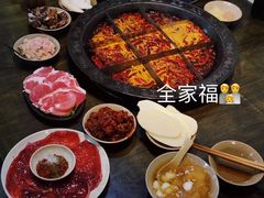-渝嘴小老弟老火锅(华新村店)