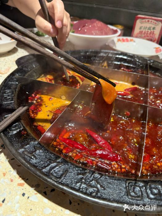 红九格老火锅(三峡广场店)图片