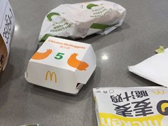 -麦当劳(广州南站B10检票口楼上)