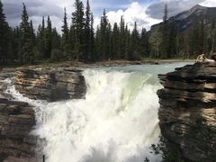 -阿萨巴斯卡瀑布观景点