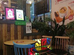 等位区-古春堂凉茶甜品(拱北口岸店)
