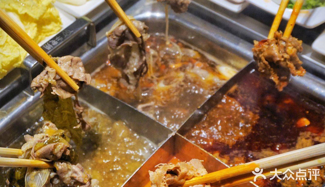 大口炫肉的过瘾四宫格|鸭血豆腐|扯面随便吃