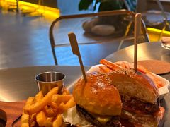 -三勾JJJ Burger&Coffee(梅溪湖店)
