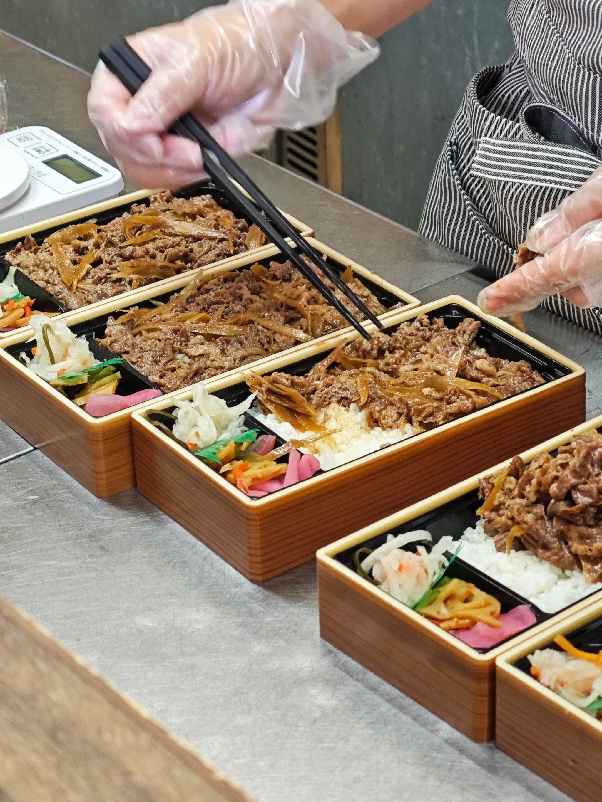 100可以吃到2种和牛!日本连年得奖的便当!