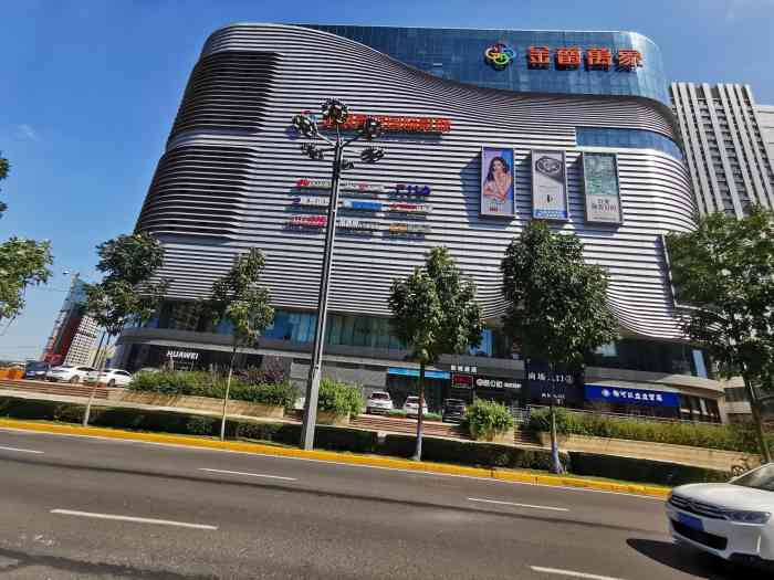 金爵万象-"这里有个网红电梯从一层可以通到七层,真的.