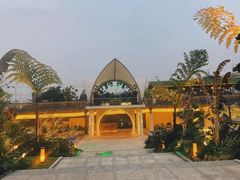 -茅草房·河畔园林火锅