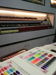 -美斯洛美甲美睫连锁店