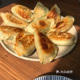 韭菜盒子配腊八蒜，绝了！！！