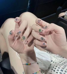 -WH日式美甲沙龙