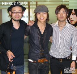 赴日本技术交流合影-名丝造型