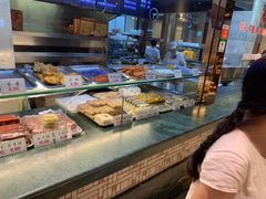 面包甜点陈列柜-四宜糕团店(南大街店)