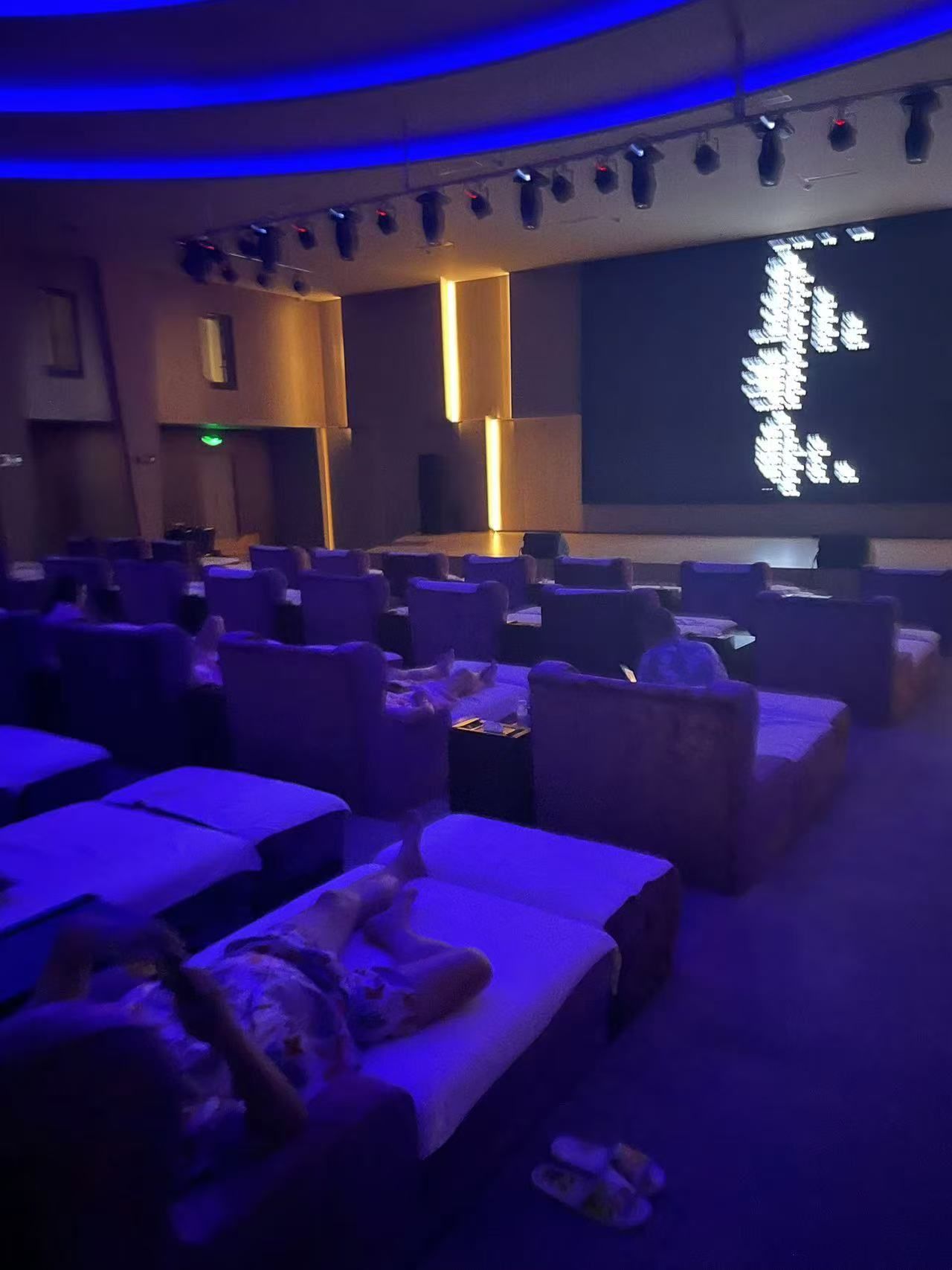 这家水会的环境真的超棒!一进入店内,豪华