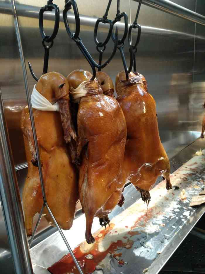荣记烤鸭-"公司聚餐,选在了附近新开的荣记.这家多次.
