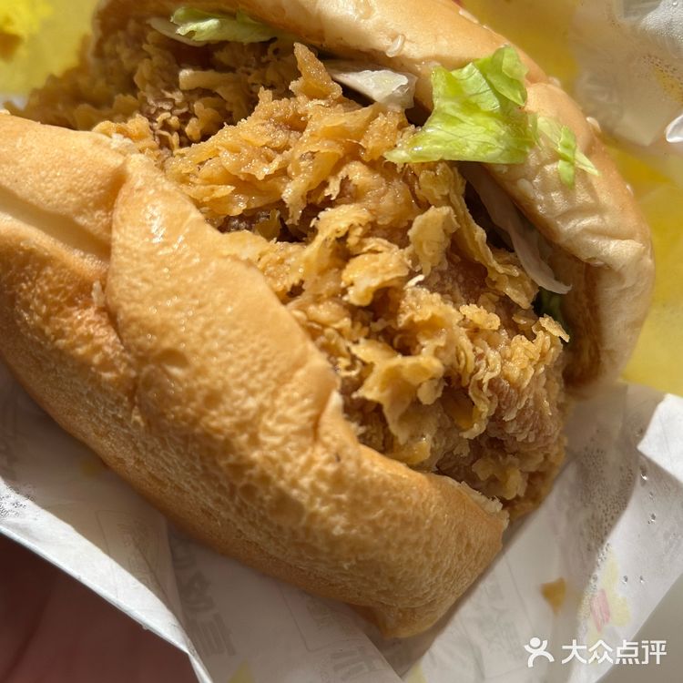 疯狂星期三的活动也太划算了吧，三个汉堡只要13元