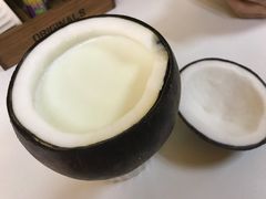 -志龙皇冠吃货椰子铺