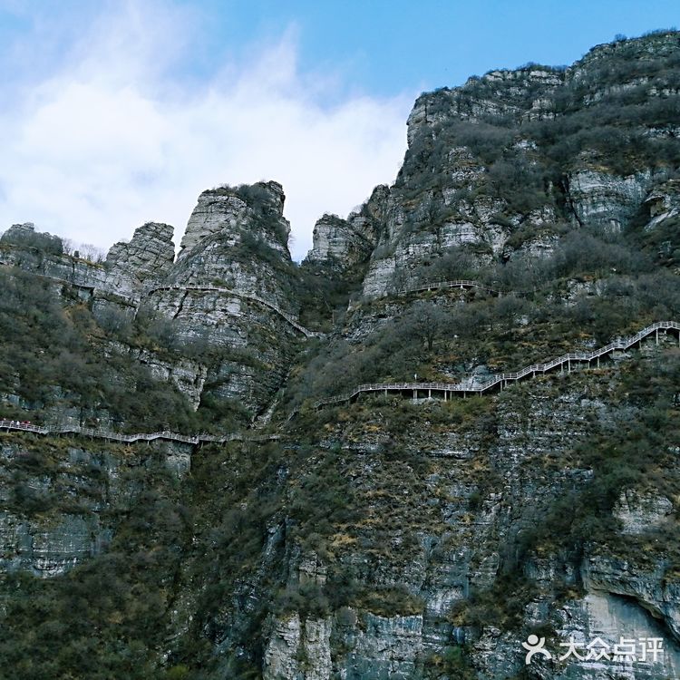 北方的“小黄山”，玻璃栈道让你心惊胆跳