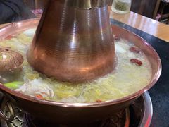 -果松木炭酸菜铜火锅·外婆参鸡汤