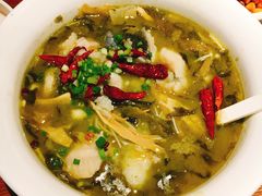-渝是乎酸菜鱼(龙旗购物中心店)