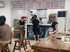 大堂-何记酿皮店(西流湾店)