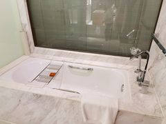 -上海滴水湖皇冠假日酒店