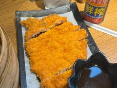 馋嘴炸猪排-馋三尺蟹粉小笼(人民广场店)