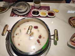 -洪氏嗨捞·广东猪肚鸡·椰子鸡火锅(西咸万象城店)