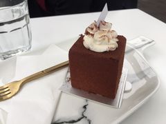 -UNI UNI(环亚凯瑟琳店)