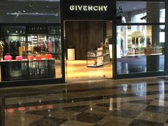 -GIVENCHY(佛罗伦萨小镇奥莱店)