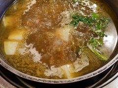 酸萝卜牛骨汤锅底-子睦小庖丁鲜牛屋(财富中心店)