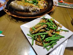 -阿瓦山寨·湘菜现炒·剁椒鱼头王(咸阳总店)